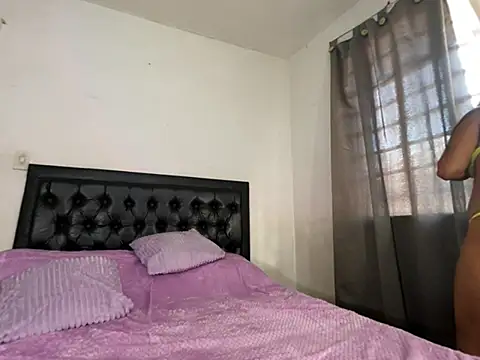 miiacollinss_ - Miiacollinss_'s free webcam