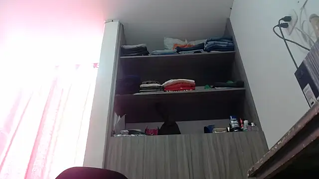 nicolle_milf1978 webcam