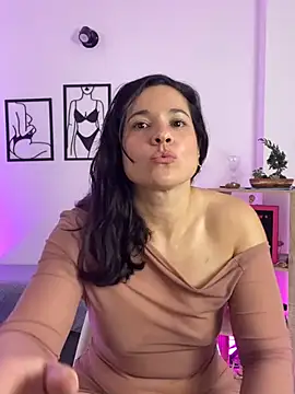 Webcam Model (leiablack)  is live.Free join now!