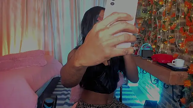 LaGoldenBitch webcam