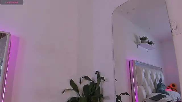 Darlyn_tenderhot__ webcam