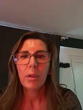 Webcam Model (NaughtyMilla)  is live.Free join now!