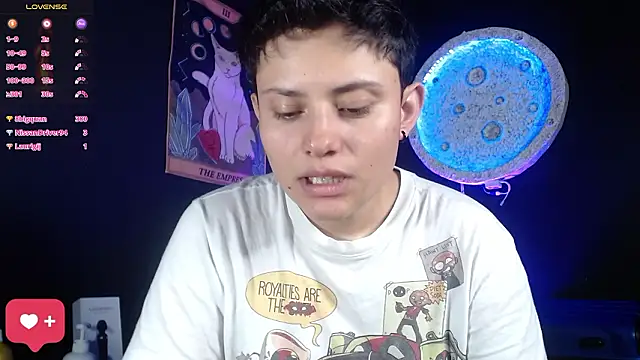 girl_intense444 webcam