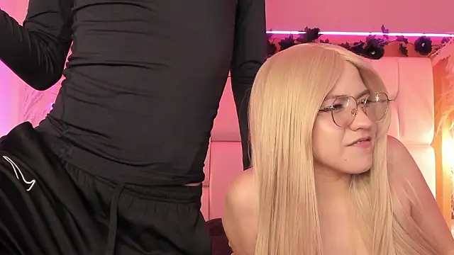 Daphne_And_Roger webcam