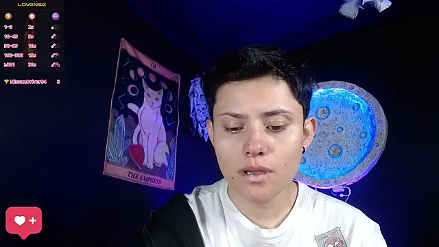 girl_intense444 webcam