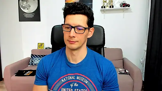 brutusk08 (Ask my age) - Cumshot in freechat !