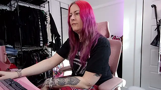 gennyrock - Gennyrock's free webcam - UK Sex Cams