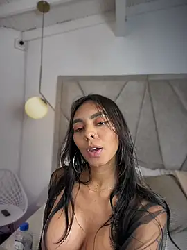 Webcam Model (LuckyGoddessXXX)  is live.Free join now!