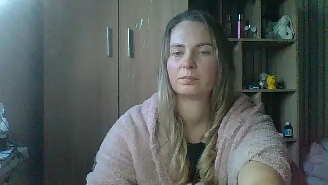 VikiLove765 webcam