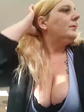 Webcam Model (BecciDeluxe)  is live.Free join now!