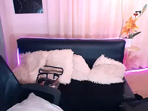 All_Hail_Your_Majesty webcam