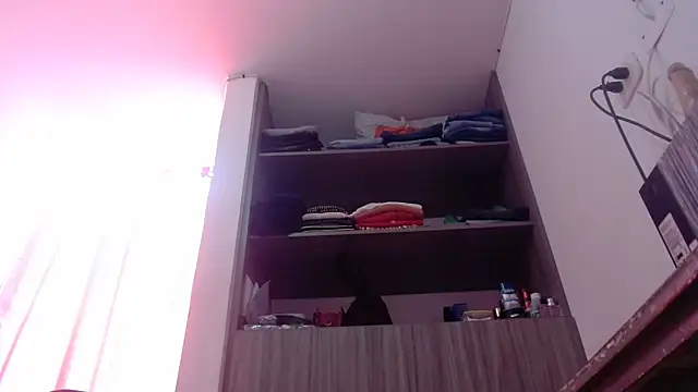 nicolle_milf1978 webcam