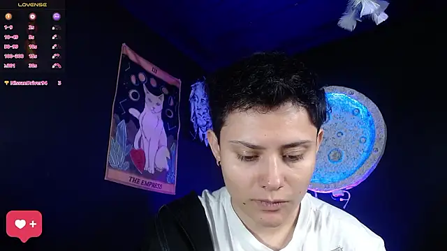 girl_intense444 webcam