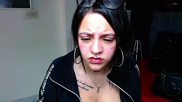 Violettasquirt webcam
