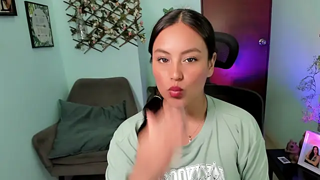 Cameroon-Diaz webcam