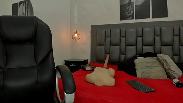 dakota_roussee webcam