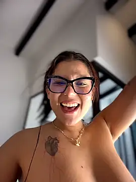 CherrySmirkXXX webcam