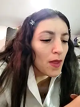 Webcam Model (tina2204)  is live.Free join now!