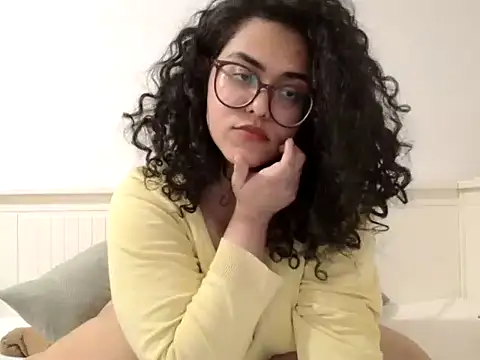 Curvydesifromgermany webcam