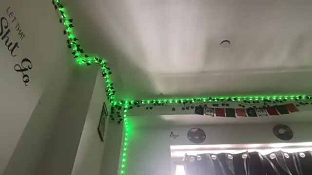 tinydaisy21 - Tinydaisy21's free webcam