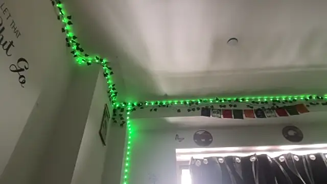 tinydaisy21 - Tinydaisy21's free webcam