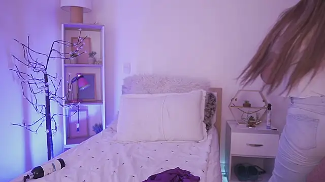 enola_holmes_ - Enola_Holmes_'s free webcam