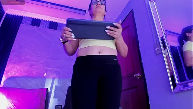 Agatha_Pleasure webcam