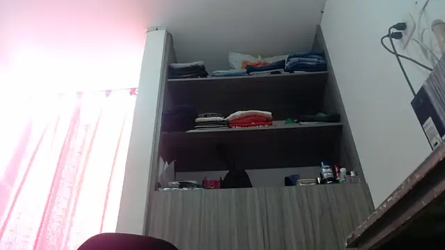 nicolle_milf1978 webcam