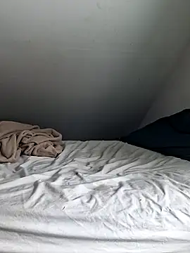 UnderpaidBCW_90 webcam