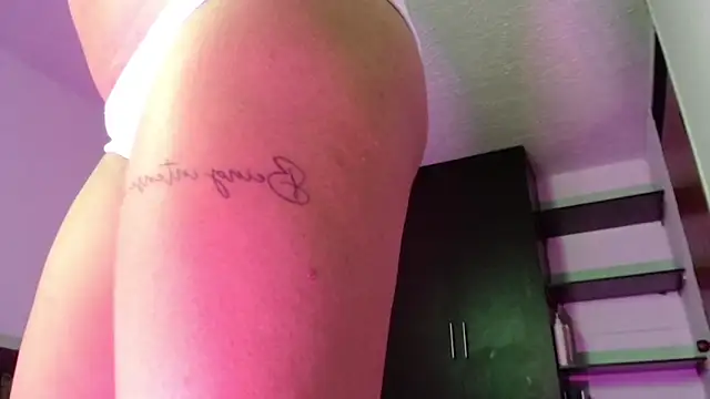 kyra_fox_ - Kyra_fox_'s free webcam - UK Sex Cams