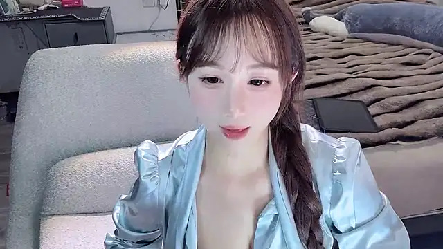 美女naiyaomeimei在线直播