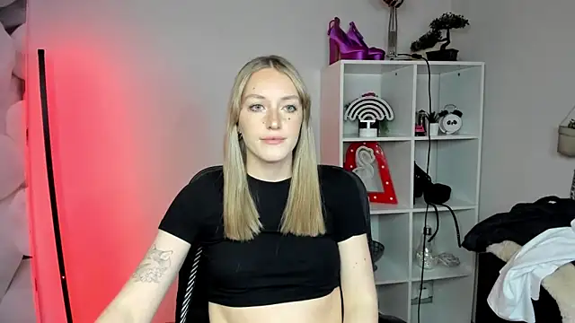 EvelynBlond webcam