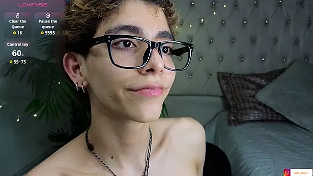 matty_sparkk (M twink) - matty 20 very gentle spanking