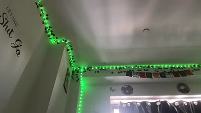 tinydaisy21 - Tinydaisy21's free webcam