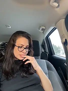 Webcam Model (BeautifulMesss)  is live.Free join now!