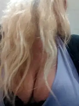 Webcam Model (BecciDeluxe)  is live.Free join now!