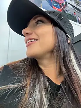 Ninabigtitied webcam