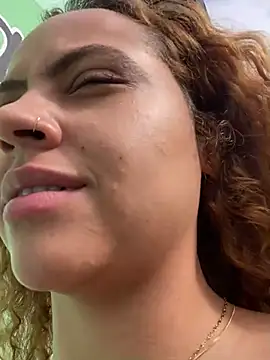 Chloe_Leaozinho webcam