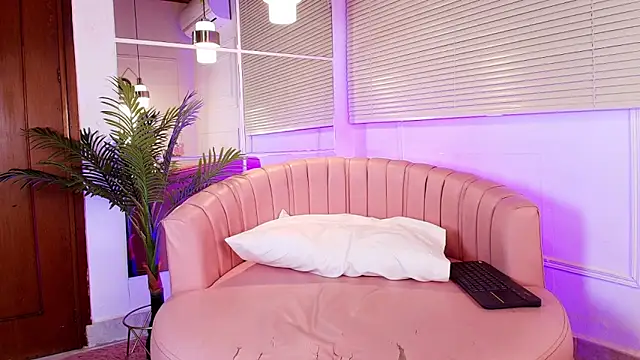 emily_burton18 - Emily_burton18's free webcam