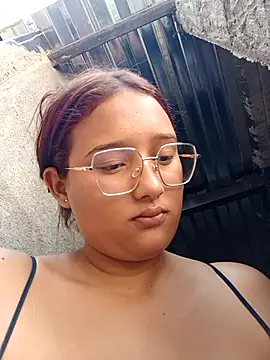 young_dairy01 - Young_dairy01's free webcam