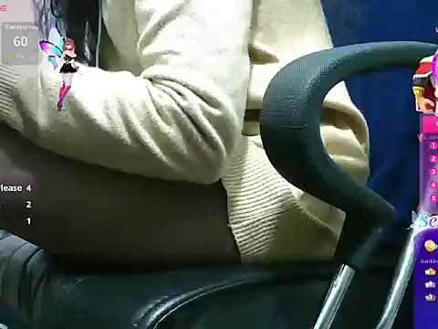 preetykitten (Ask my age) - without clothes full time