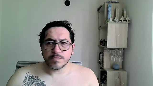 hiddenbear - HiddenBear's free webcam