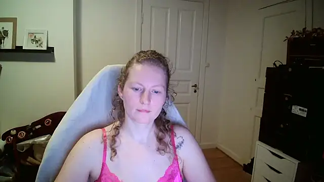 girlnina-1995 - Girlnina-1995's free webcam - UK Sex Cams