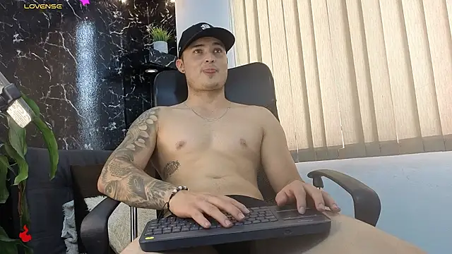 Alexander_ferre webcam