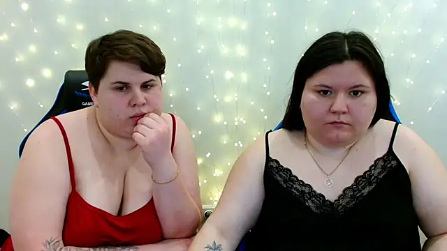 BeckyAndHellen webcam