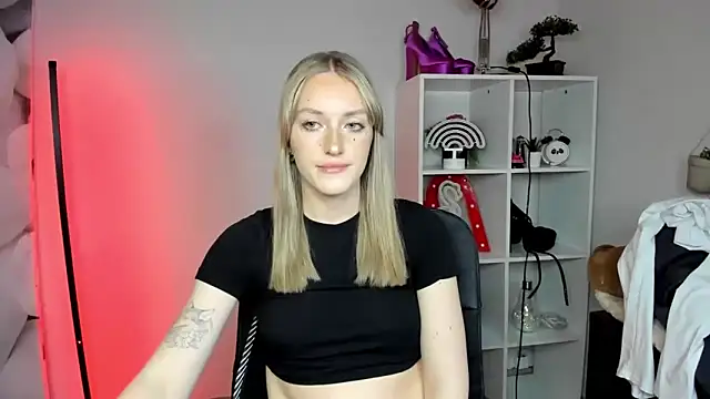 EvelynBlond webcam