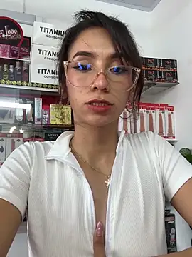 Webcam Model (lunaluxury22)  is live.Free join now!