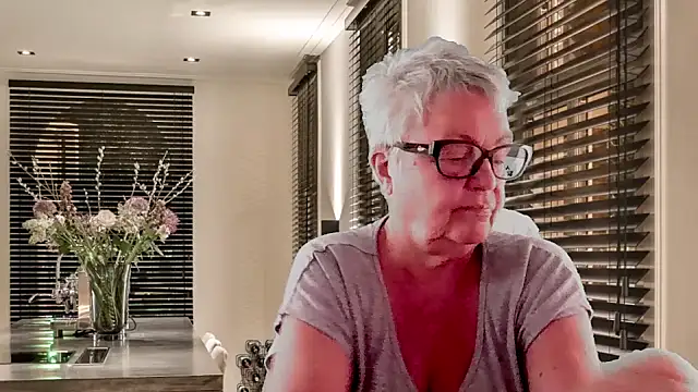 Mystery-Grandmother webcam