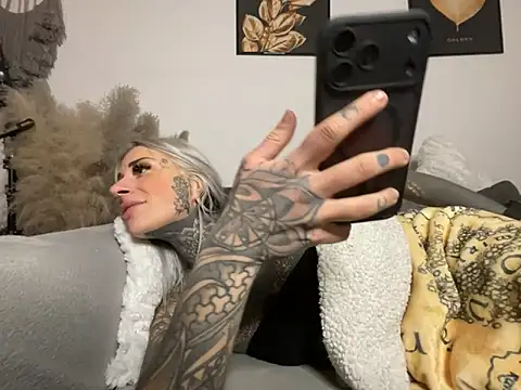 Webcam Model (HotMelonskiii)  is live.Free join now!