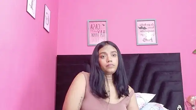 curvybrunnete webcam